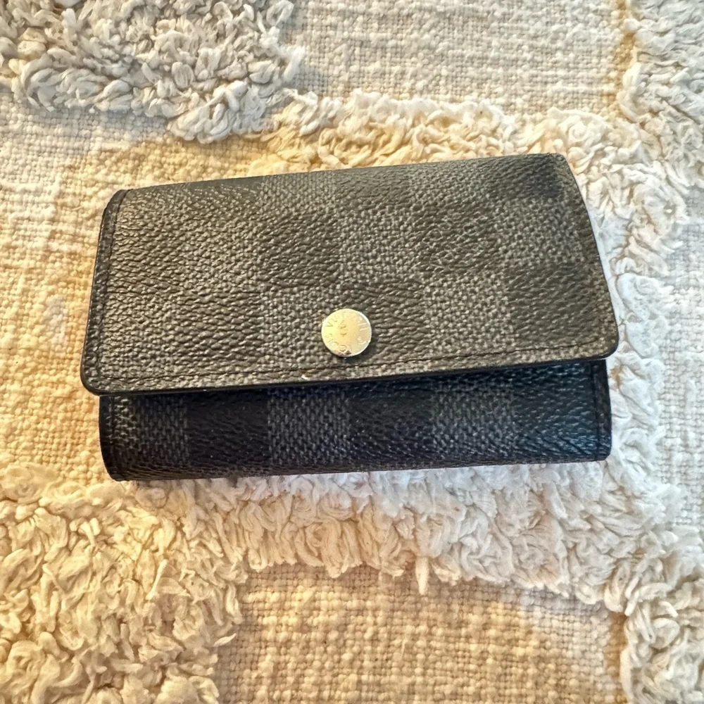 Authentic Louis Vuitton Graphite 6 Key holder